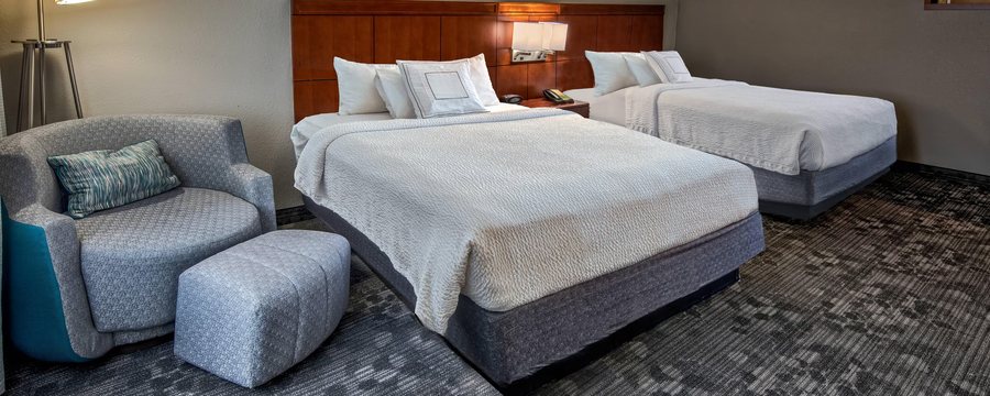 Courtyard Troy — Guest room