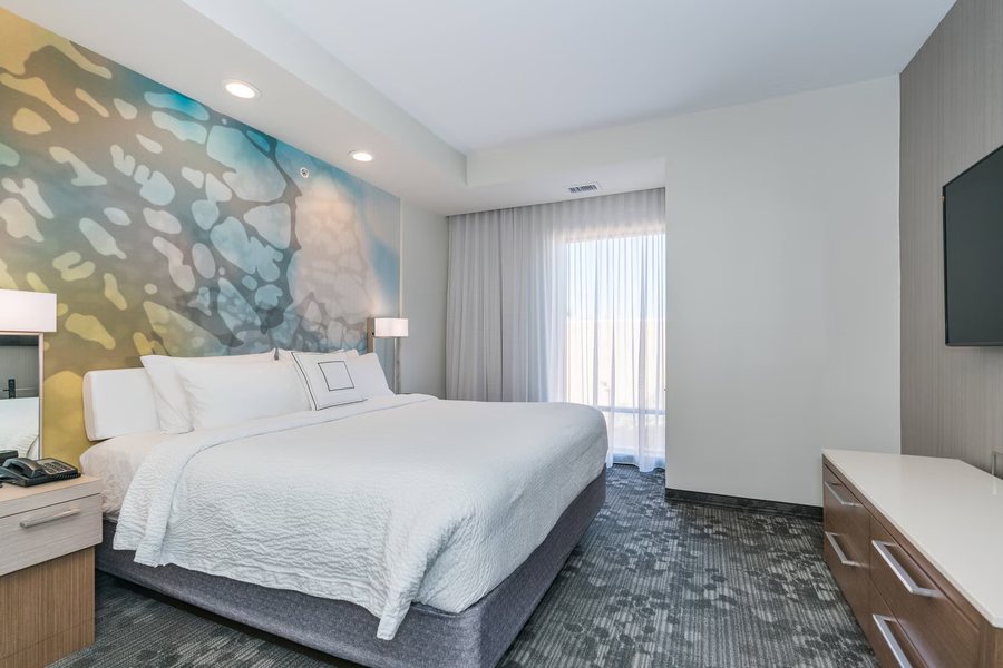 Courtyard West Springfield — Guest room