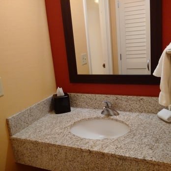 Courtyard Williamsburg Busch Gardens Area — Bathroom