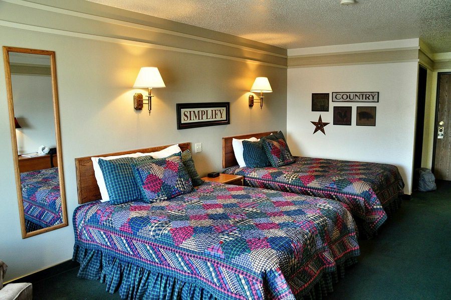Covered Wagon Motel — Guest room