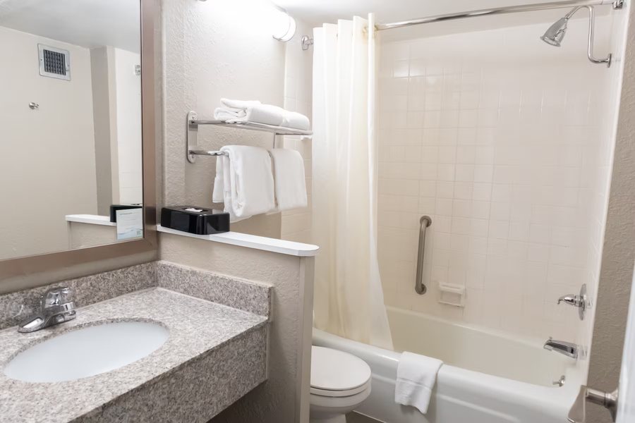Cowboy Inn — Bathroom