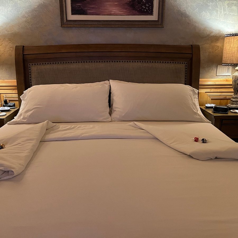 Coyote Bluff Estate — Guest room