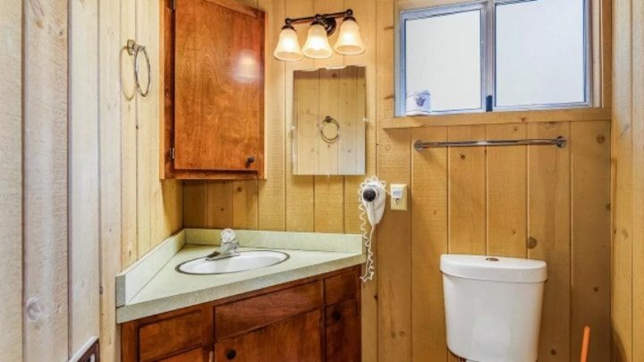 Cozy Bear Cottages — Bathroom