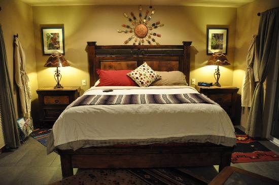 Cozy Cactus — Guest room