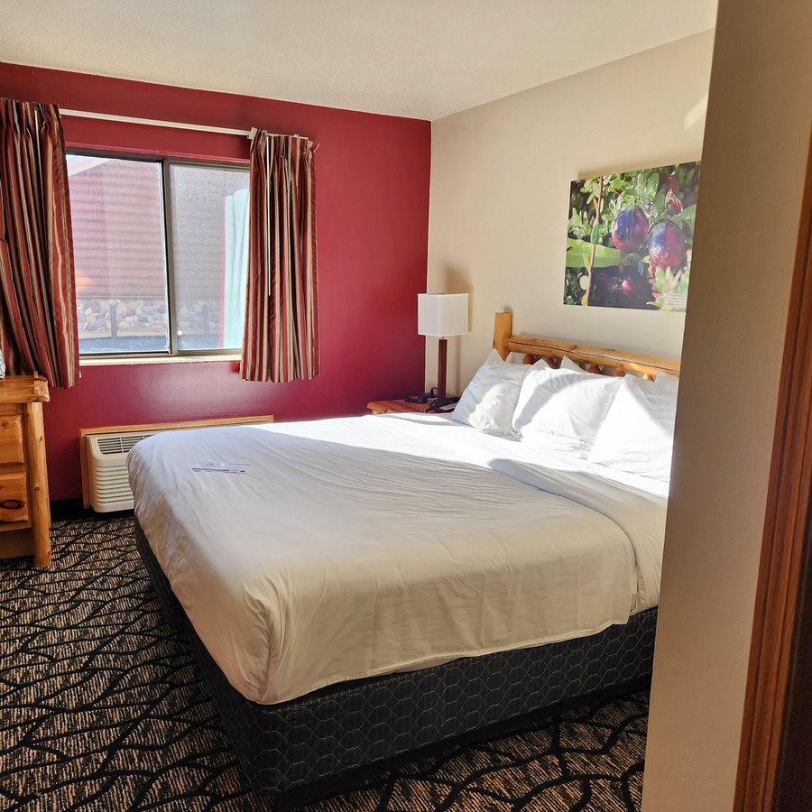 Cranberry Country Lodge — Guest room