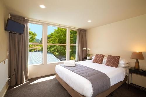 Cranbury Court Apartments — Guest room