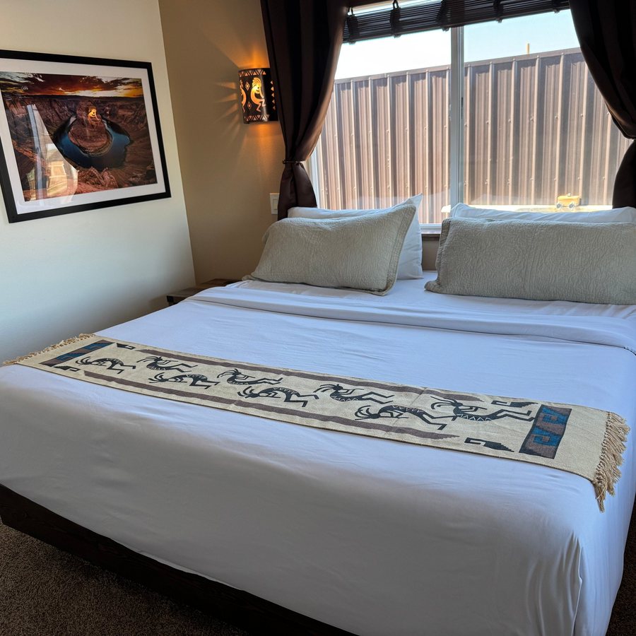Crane Hot Springs — Guest room