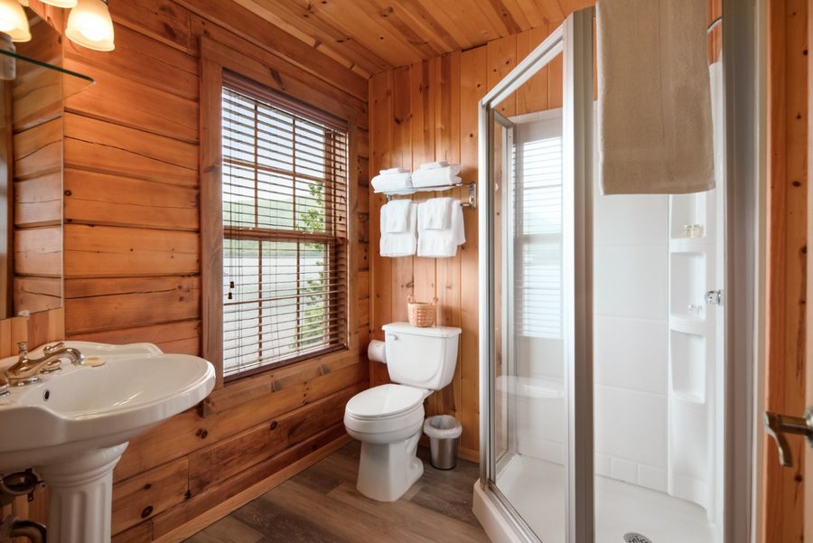 Cranky Crow Bed and Breakfast — Bathroom