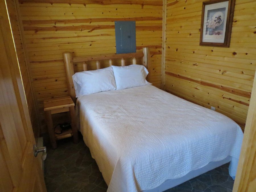 Creek Side Resort — Guest room