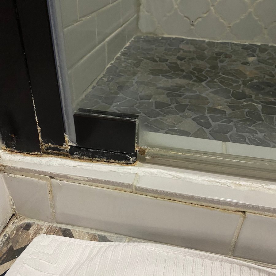 Creekhaven Inn Spa — Bathroom