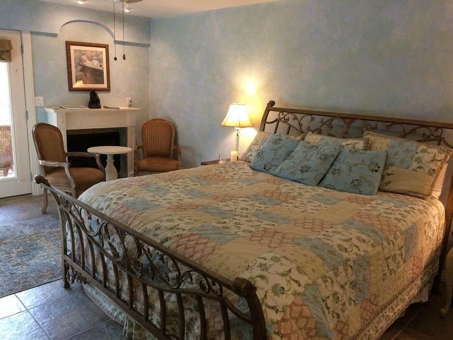 Creekhaven Inn Spa — Guest room