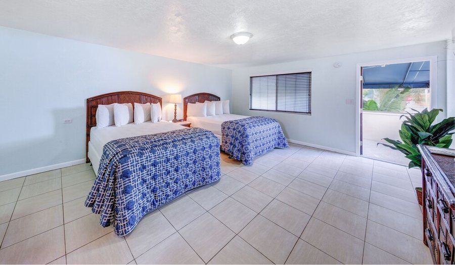 Creekside Inn — Guest room
