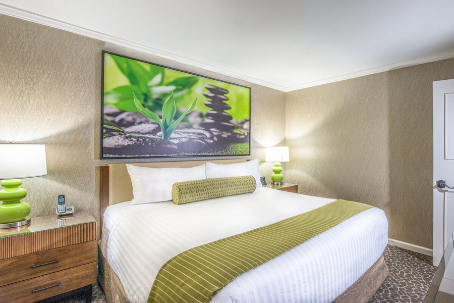 Creekside Inn — Guest room