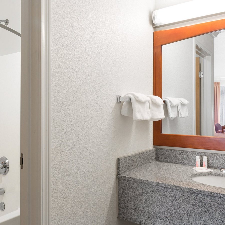 Creekside Inn — Bathroom