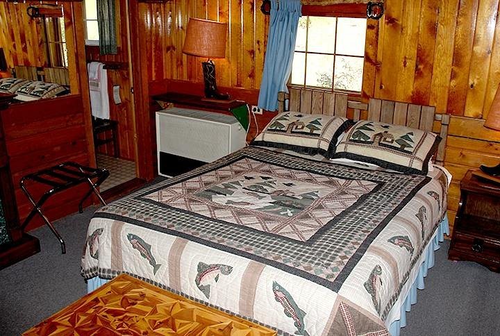 Creekside Lodge at Yellowstone — Guest room