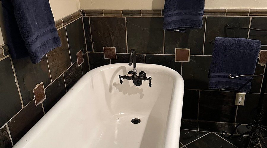 Creekside Lodge Berea — Bathroom