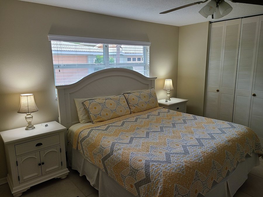 Crescent Arms Condominiums — Guest room