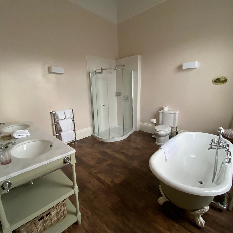 Crescent House — Bathroom