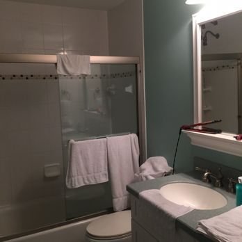 Crescent Royale Condominiums — Bathroom