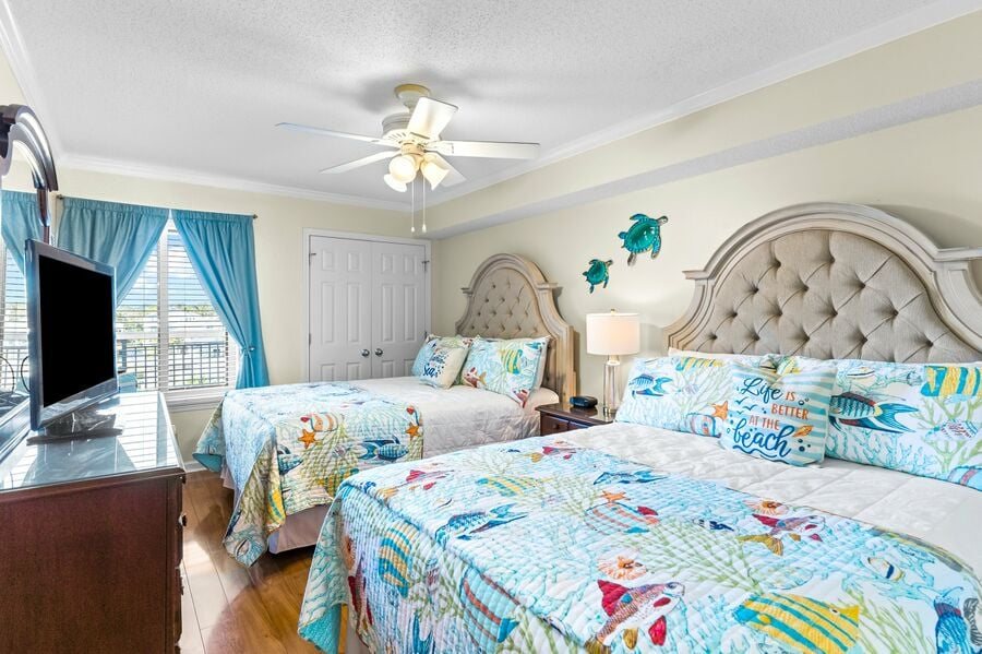 Crescent Shores — Guest room