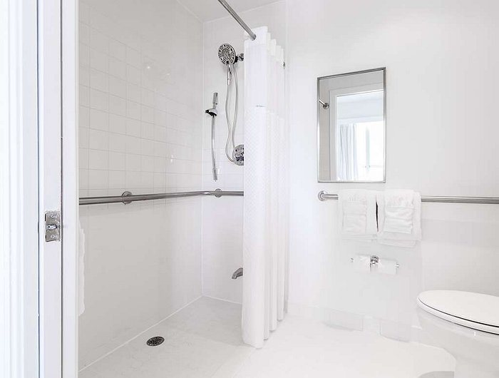 Crest Hotel Suites Miami Beach Florida — Bathroom