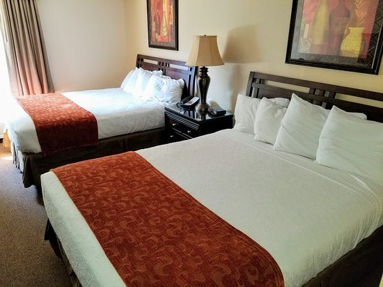 Crest Trail Lodge — Guest room
