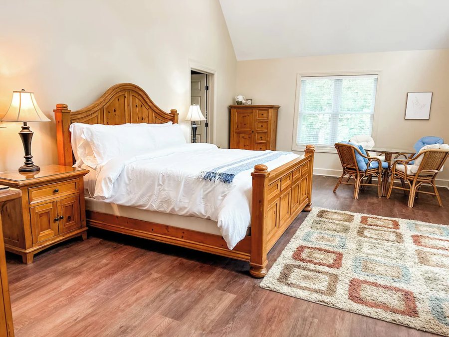Crooked River State Park — Guest room
