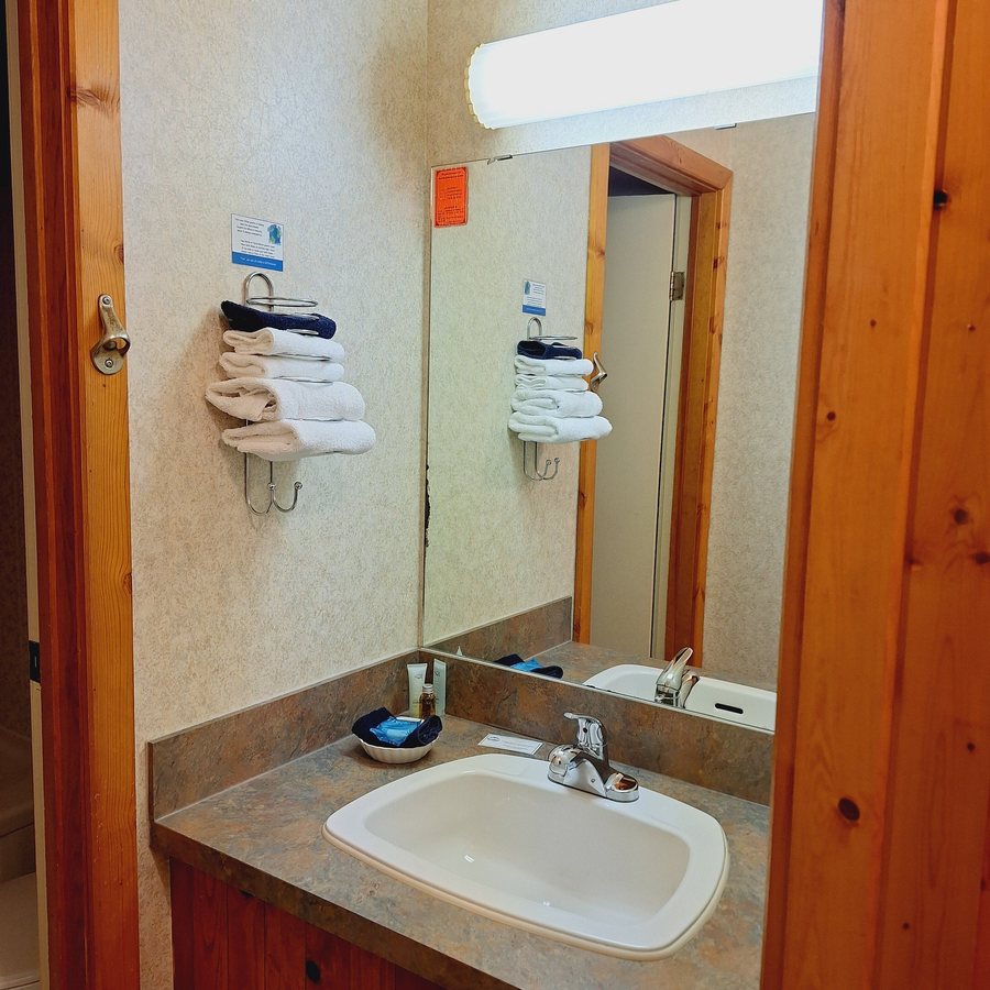 Cross Creek Resort — Bathroom