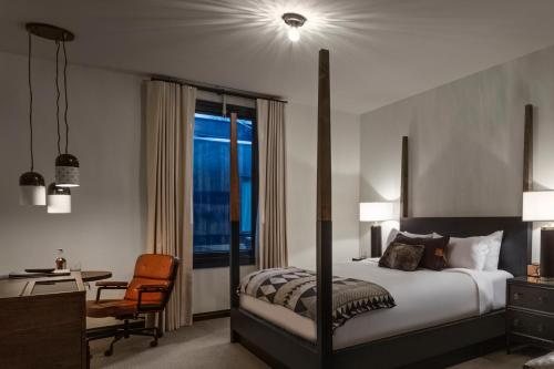 Crossroads Hotel — Guest room