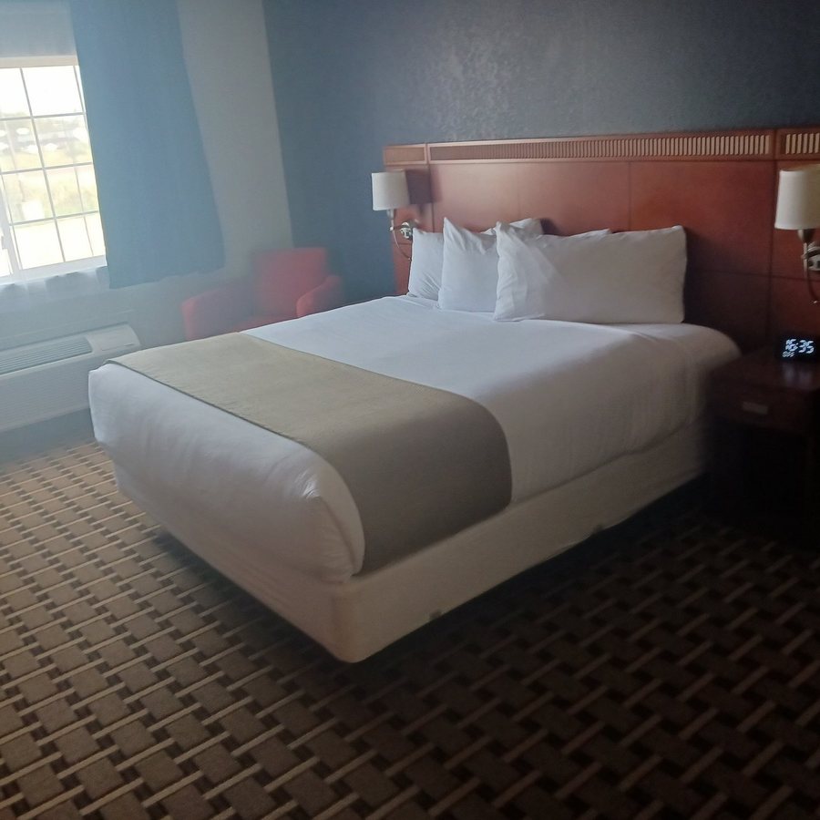 Crossroads Hotel McGregor Minnesota — Guest room