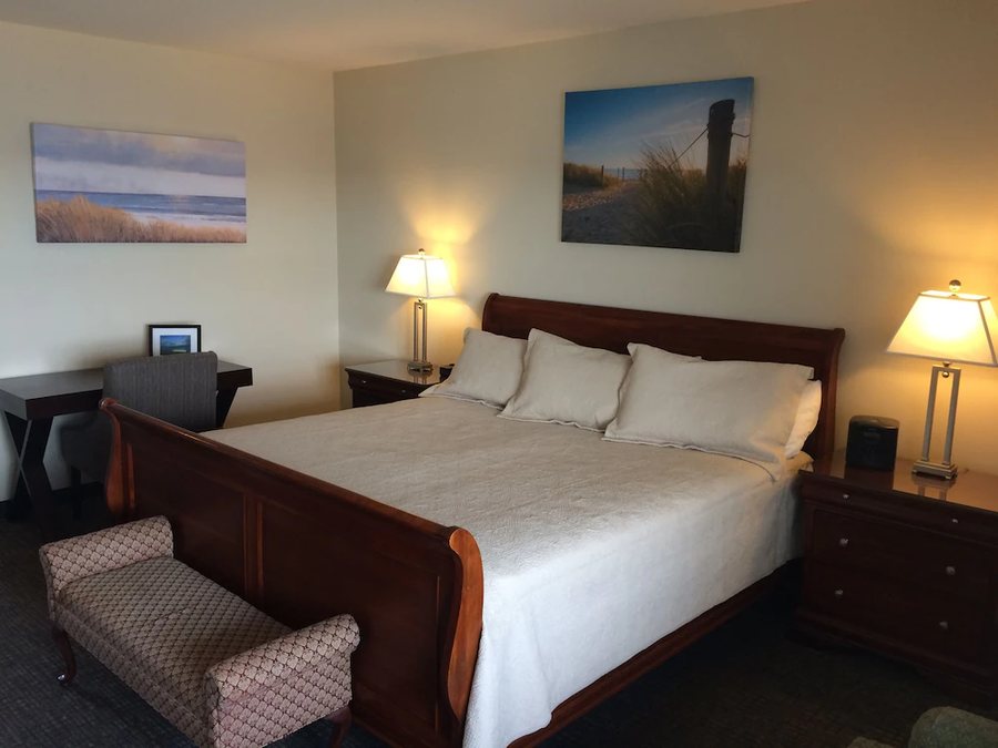 Crown and Anchor Inn — Guest room