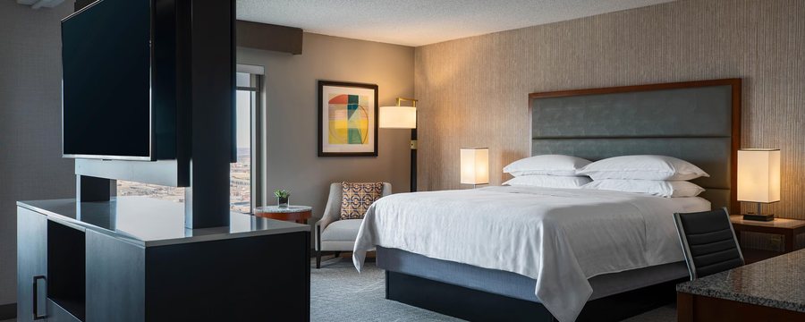 Crown Lodge — Guest room