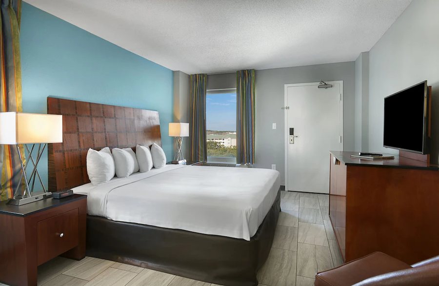 Crown Reef Beach Resort And Waterpark — Guest room