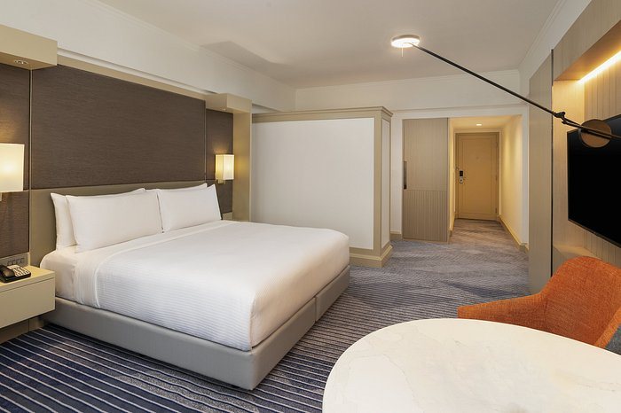 Crowne Plaza Bangkok Lumpini Park By IHG — Guest room