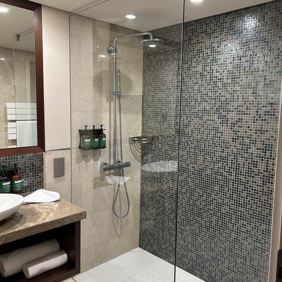 Crowne Plaza Budapest By IHG Budapest Central Hungary — Bathroom