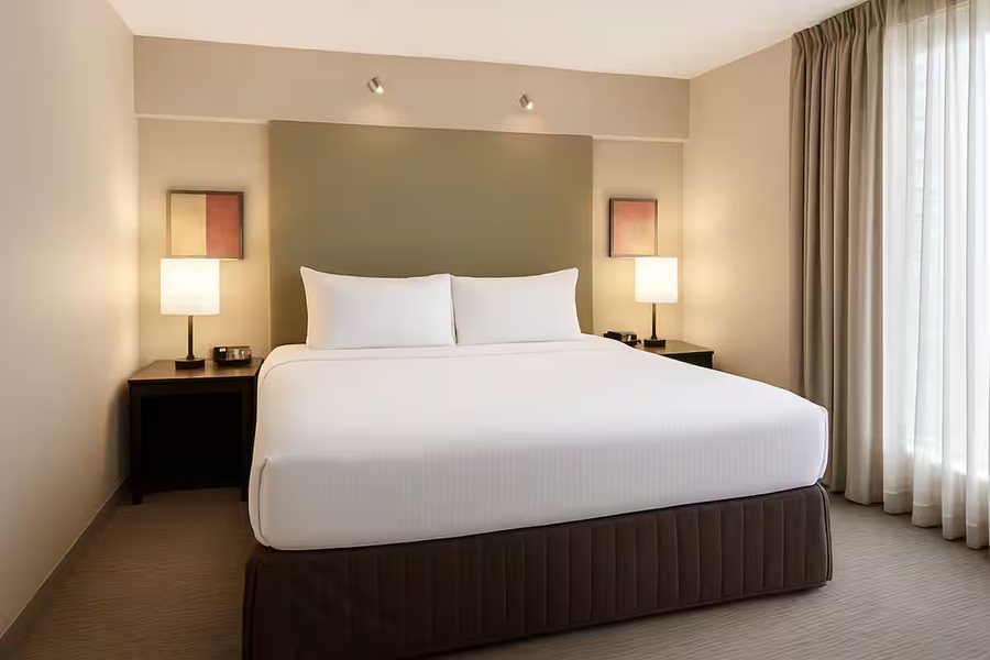 Crowne Plaza Chicago West Loop by IHG Chicago Illinois — Guest room