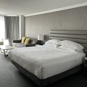 Crowne Plaza Costa Mesa Orange County By IHG — Guest room