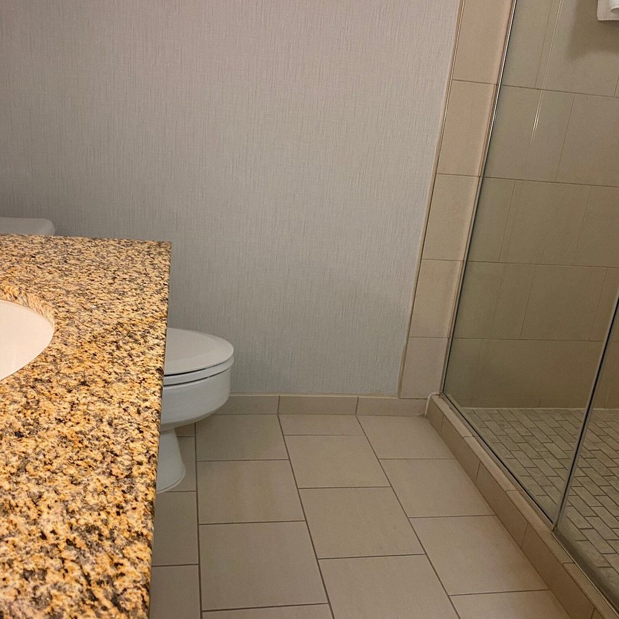 Crowne Plaza Dulles Airport By IHG — Bathroom