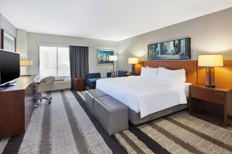 Crowne Plaza Dulles Airport By IHG — Guest room