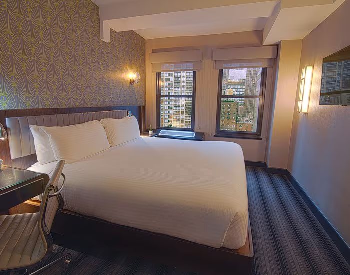 Crowne Plaza Edison by IHG — Guest room