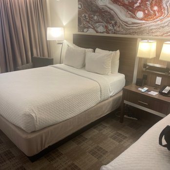 Crowne Plaza Executive Center Baton Rouge By Ihg — Guest room