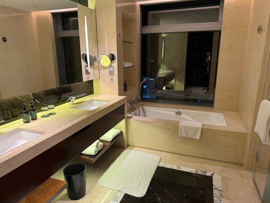 Crowne Plaza Hong Kong Causeway Bay By IHG — Bathroom