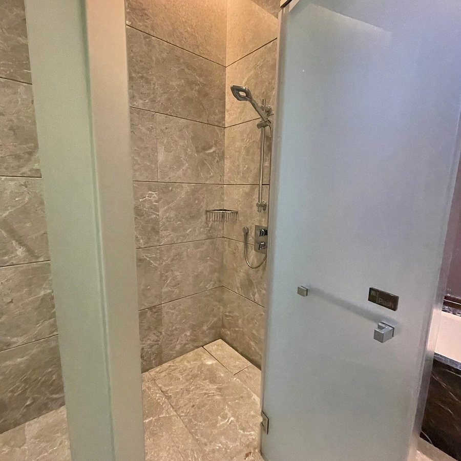 Crowne Plaza Hong Kong Kowloon East by IHG — Bathroom