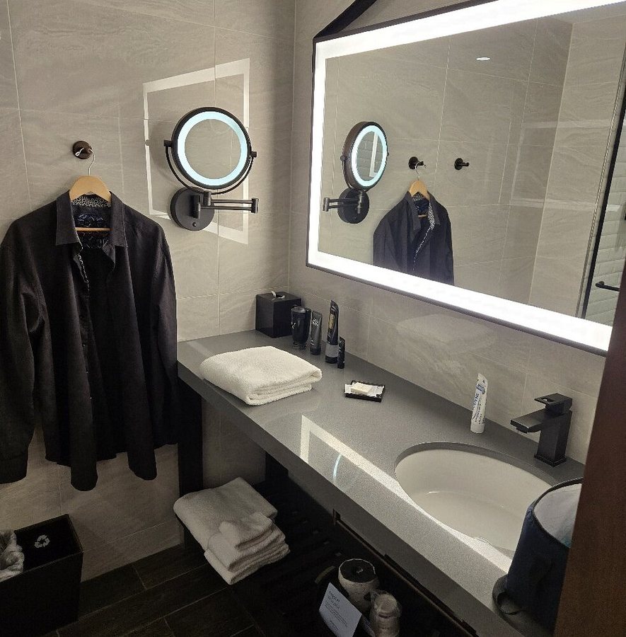 Crowne Plaza HY36 Midtown Manhattan by IHG — Bathroom