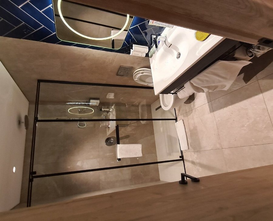 Crowne Plaza Istanbul Ortakoy Bosphorus By IHG Istanbul — Bathroom