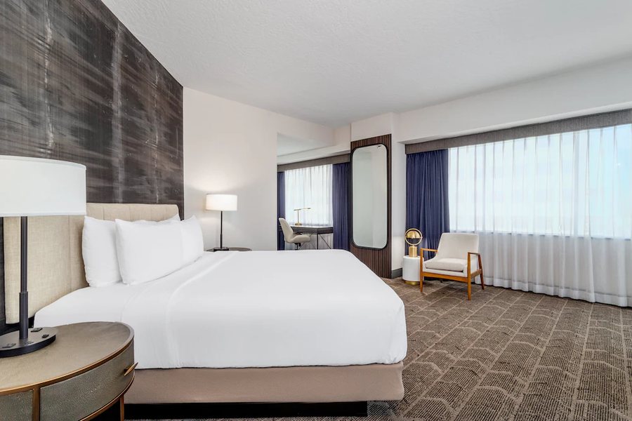 Crowne Plaza Los Angeles Harbor Hotel By IHG Los Angeles California — Guest room