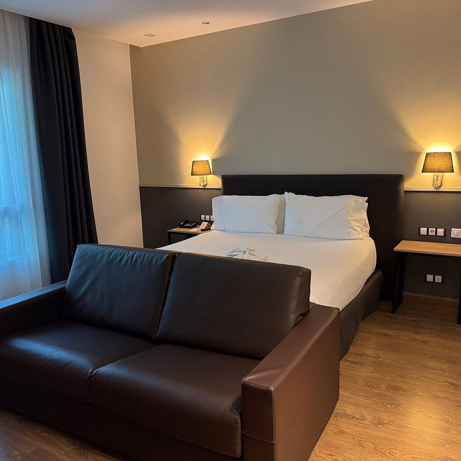 Crowne Plaza Madrid Airport By IHG — Guest room