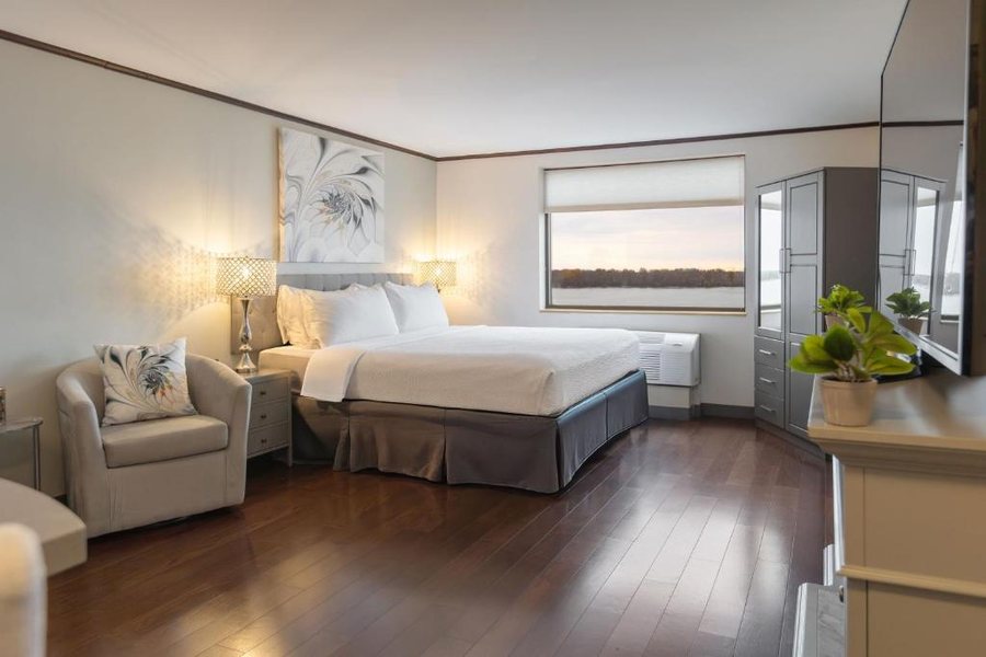 Crowne Plaza Niagara Falls Ny Riverside By IHG — Guest room
