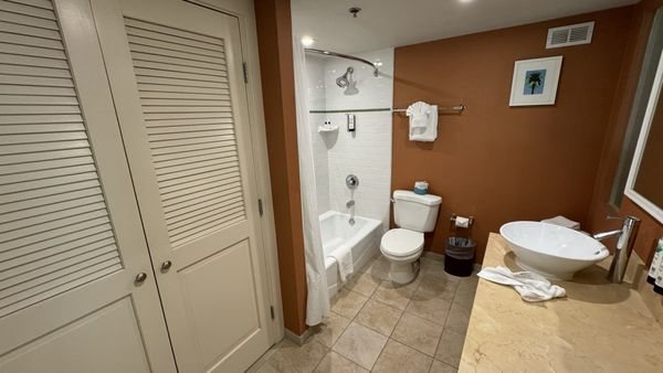 Crowne Plaza Palo Alto by IHG — Bathroom