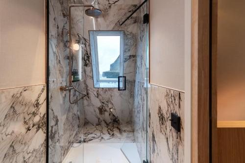 Crowne Plaza Paris Republique By IHG — Bathroom